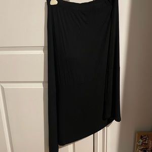 Black a symmetric skirt
